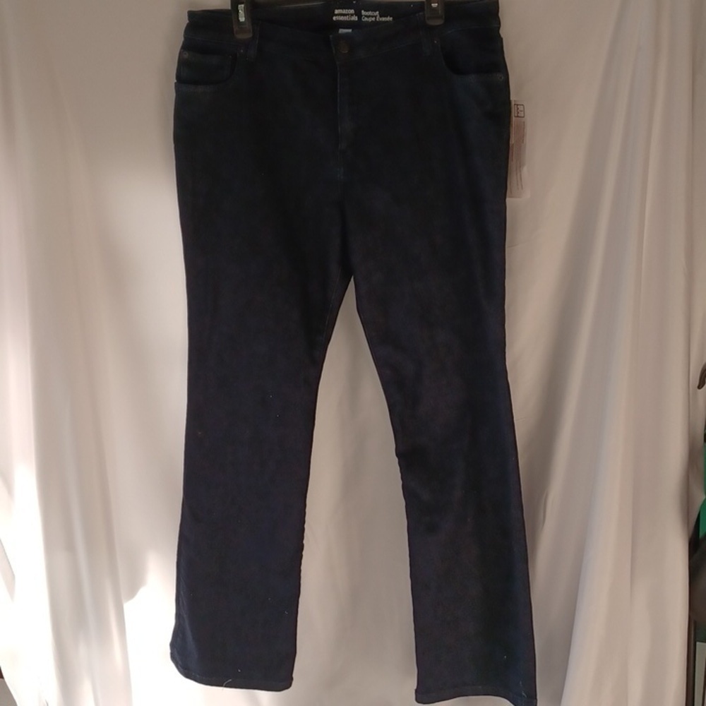 Amazon Essentials Women's Bootcut Jeans 20 short